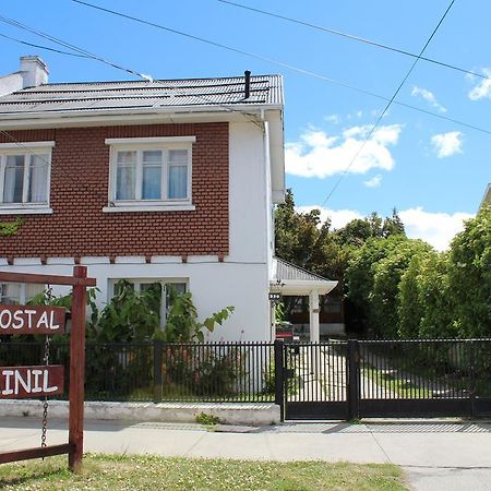 Hostal Y Cabanas Ainil Punta Arenas Bagian luar foto