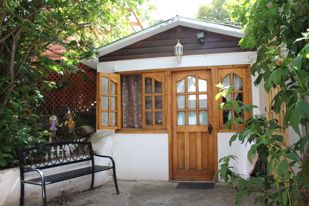 Hostal Y Cabanas Ainil Punta Arenas Bagian luar foto