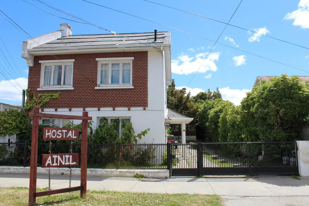 Hostal Y Cabanas Ainil Punta Arenas Bagian luar foto
