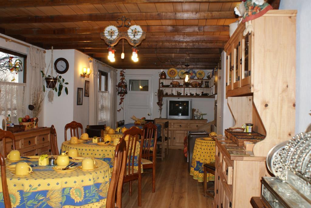Hostal Y Cabanas Ainil Punta Arenas Bagian luar foto