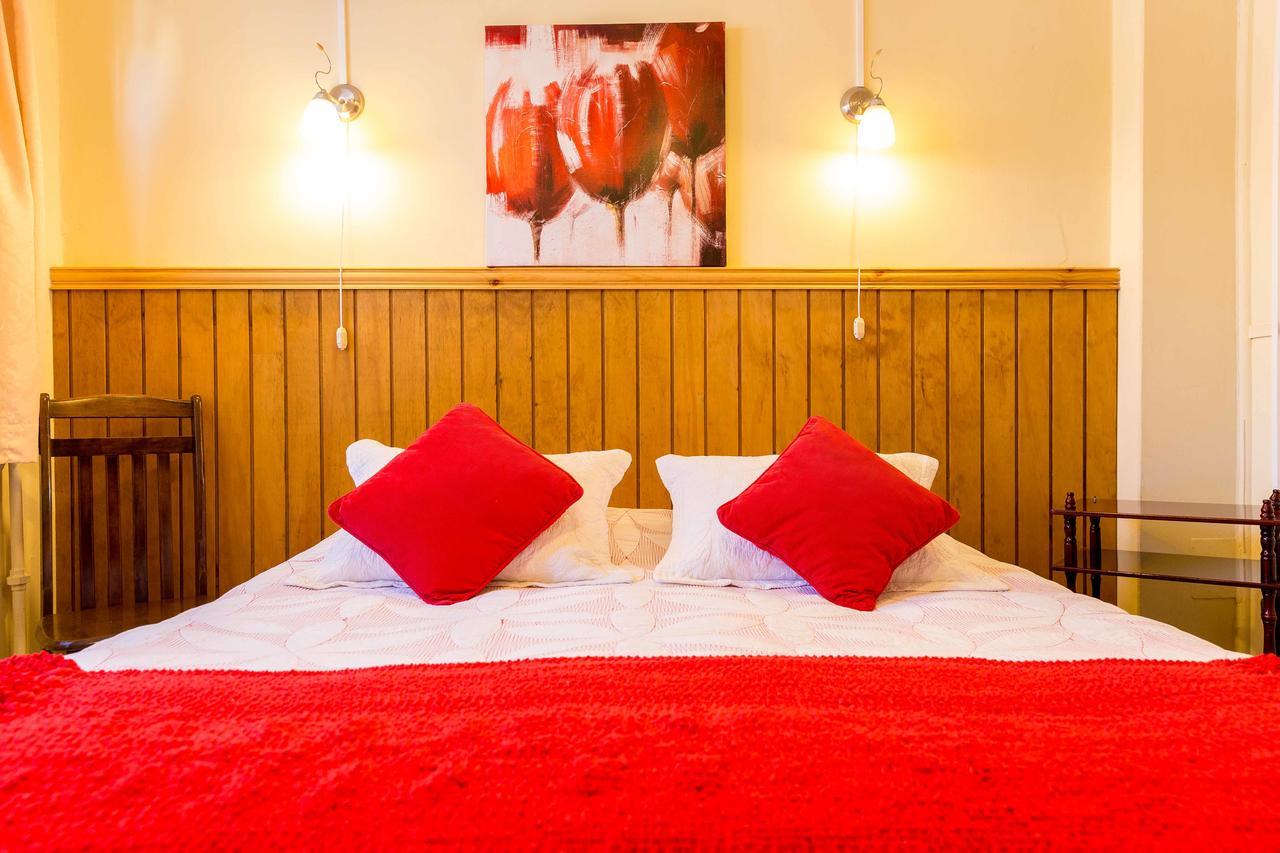 Hostal Y Cabanas Ainil Punta Arenas Bagian luar foto