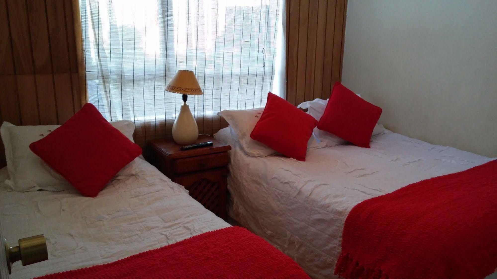 Hostal Y Cabanas Ainil Punta Arenas Bagian luar foto