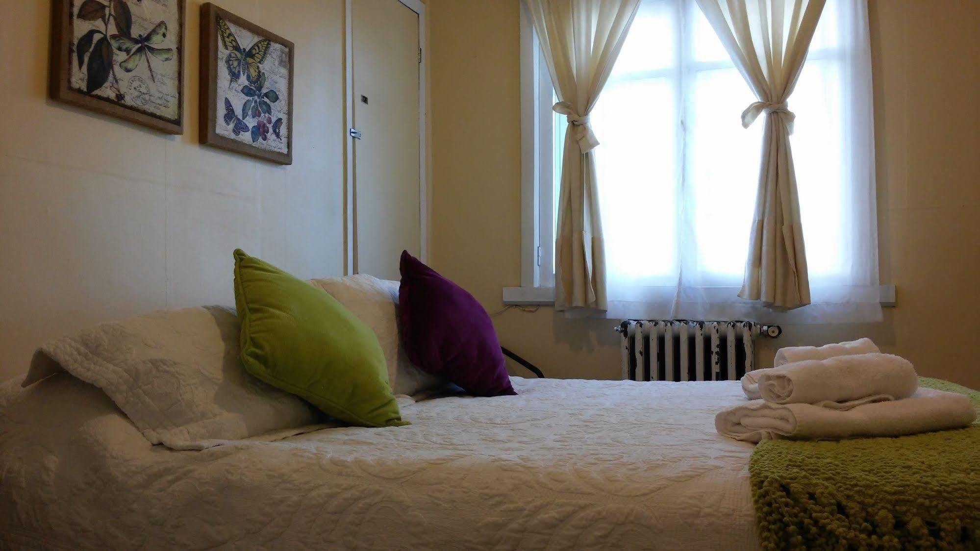 Hostal Y Cabanas Ainil Punta Arenas Bagian luar foto