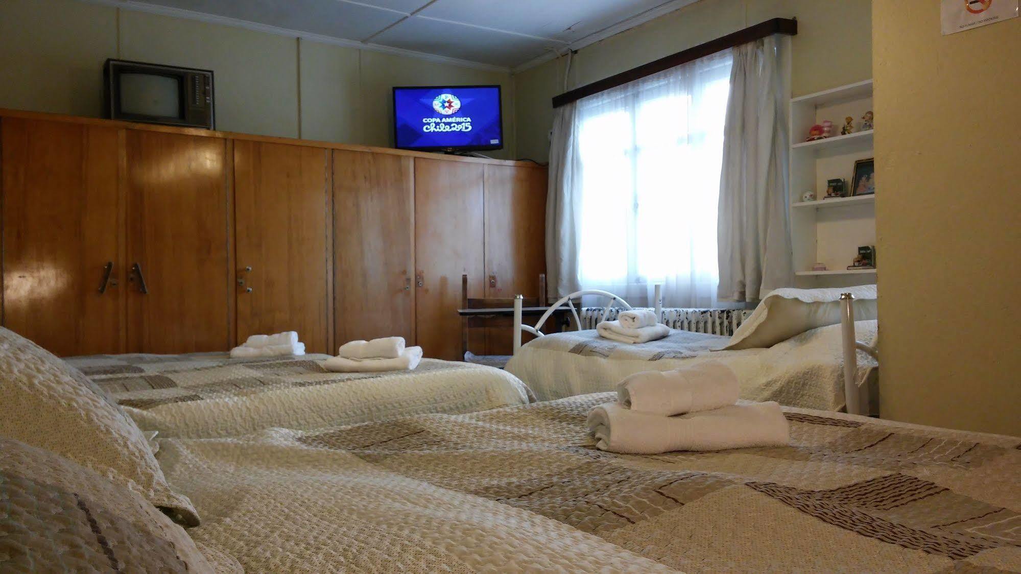 Hostal Y Cabanas Ainil Punta Arenas Bagian luar foto