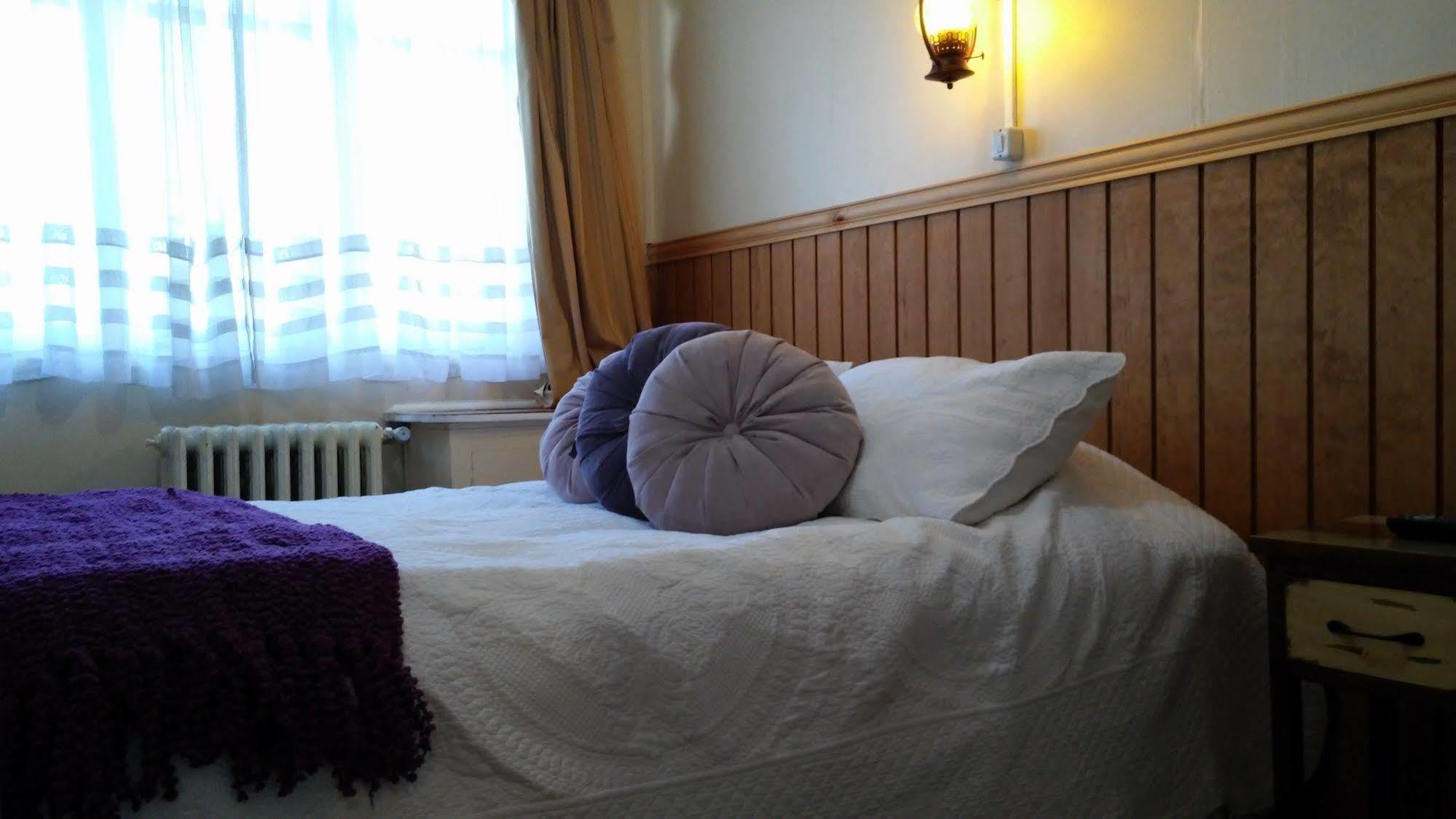 Hostal Y Cabanas Ainil Punta Arenas Bagian luar foto