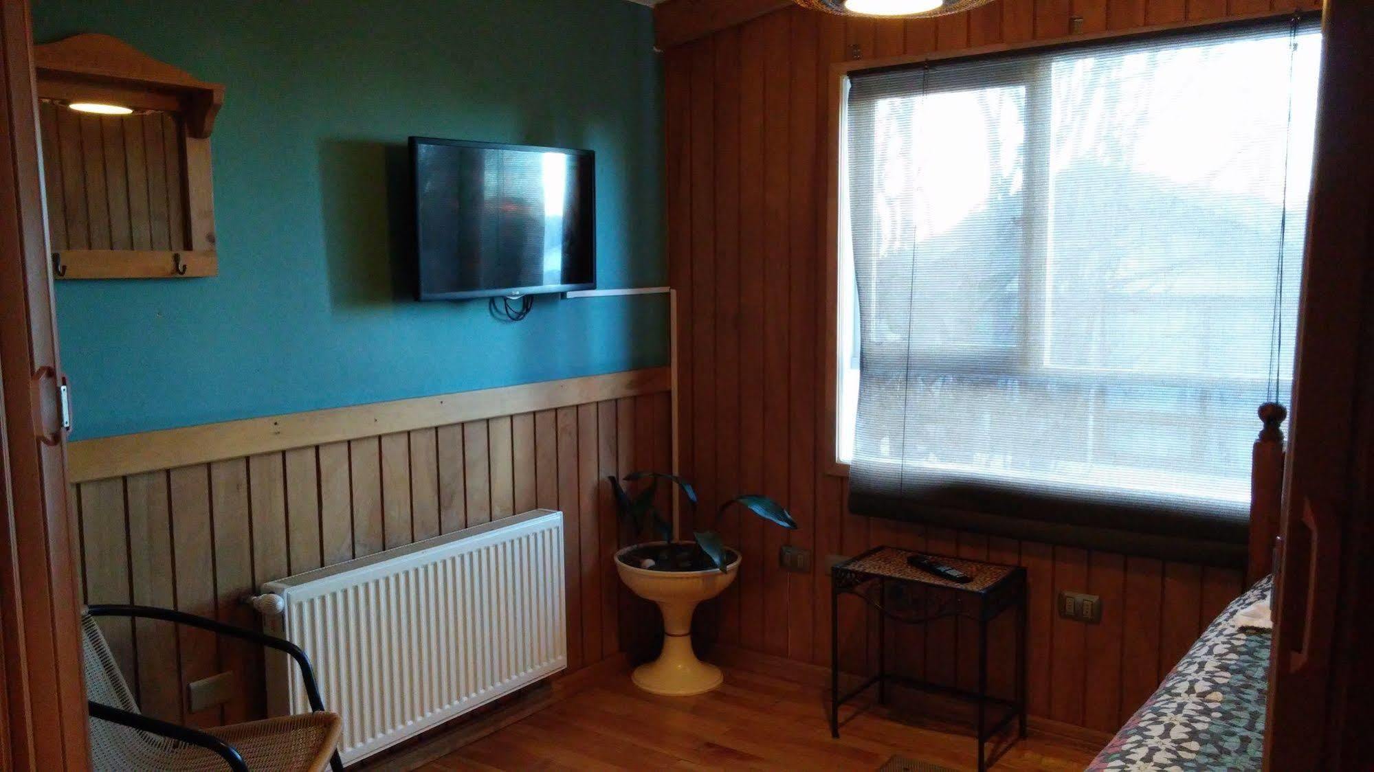 Hostal Y Cabanas Ainil Punta Arenas Bagian luar foto