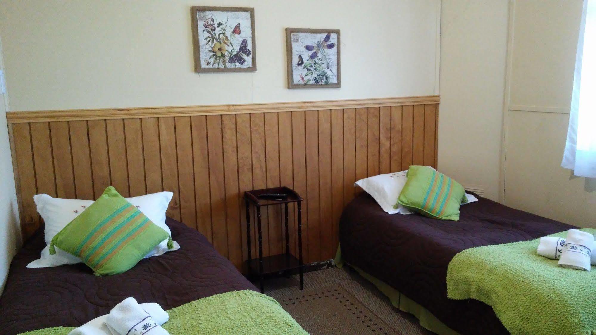 Hostal Y Cabanas Ainil Punta Arenas Bagian luar foto