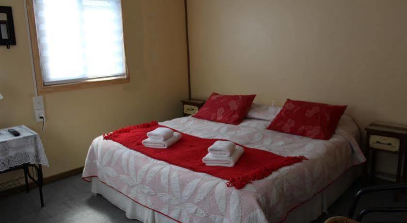 Hostal Y Cabanas Ainil Punta Arenas Bagian luar foto
