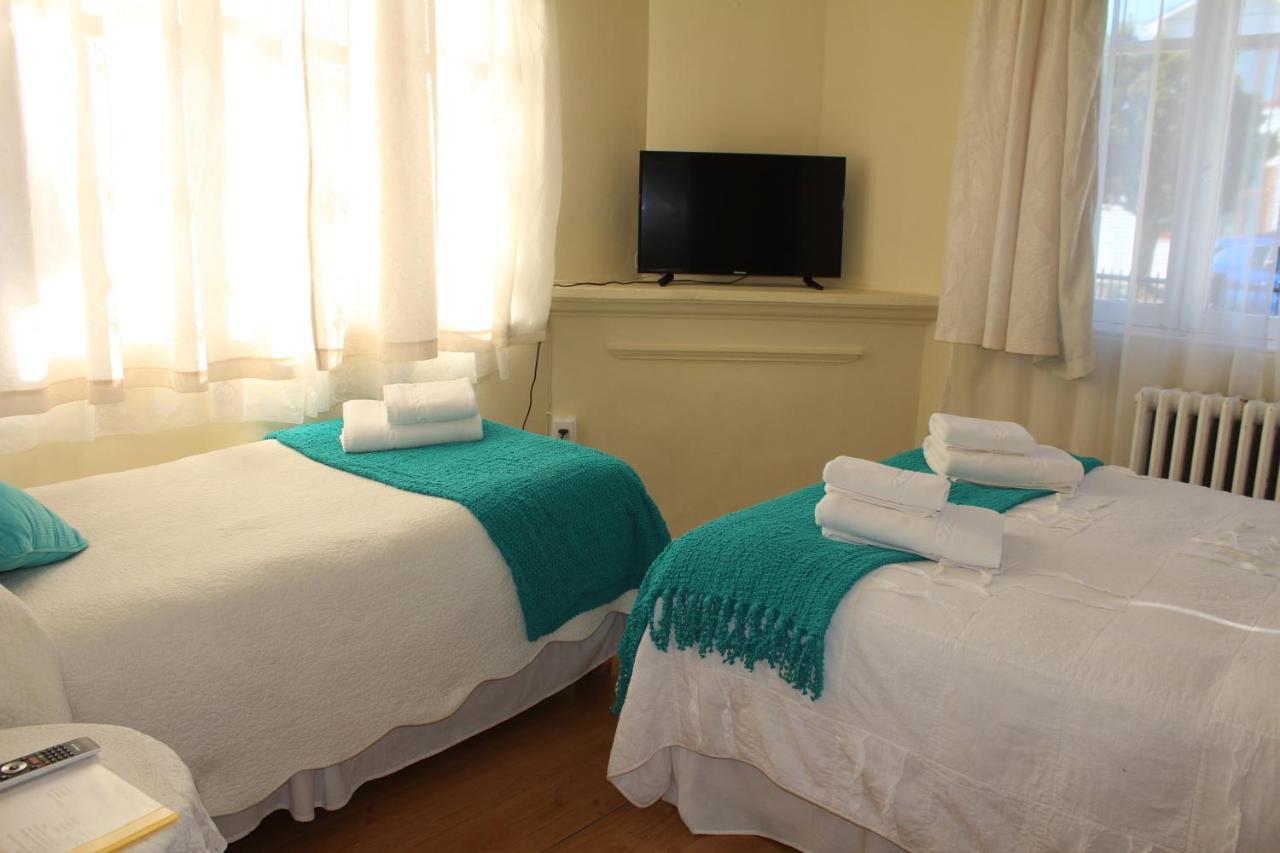Hostal Y Cabanas Ainil Punta Arenas Bagian luar foto
