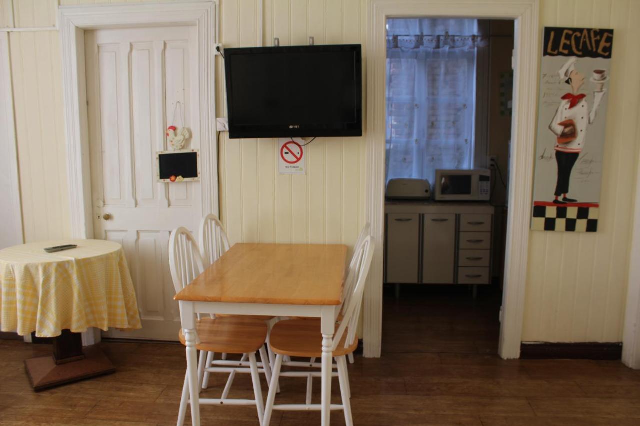 Hostal Y Cabanas Ainil Punta Arenas Bagian luar foto