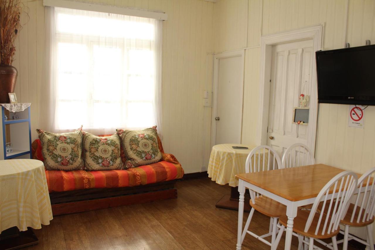 Hostal Y Cabanas Ainil Punta Arenas Bagian luar foto