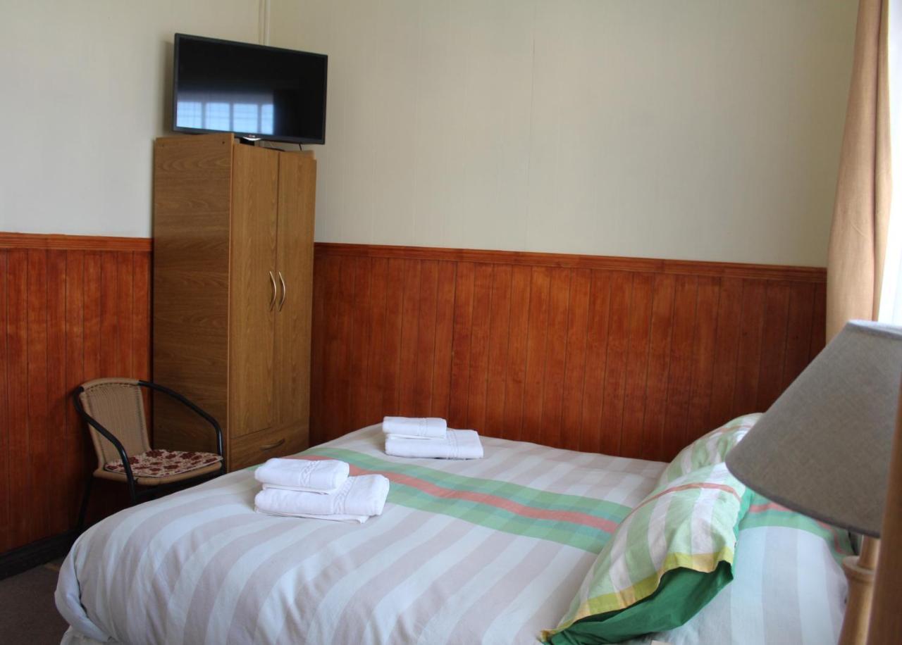 Hostal Y Cabanas Ainil Punta Arenas Bagian luar foto