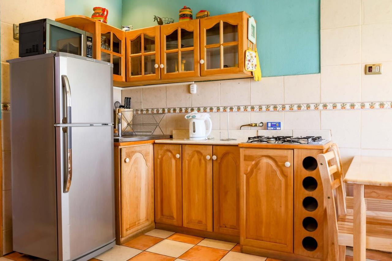 Hostal Y Cabanas Ainil Punta Arenas Bagian luar foto