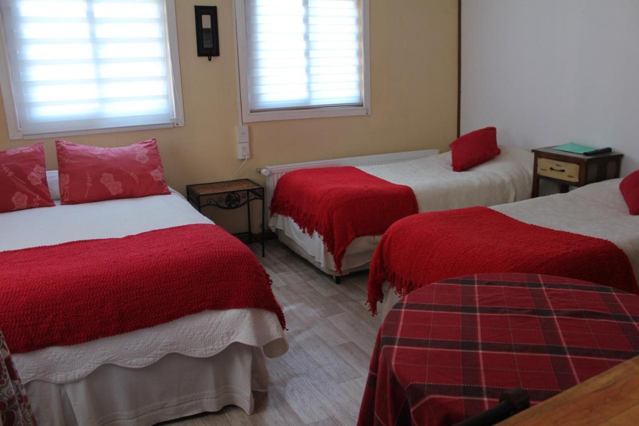 Hostal Y Cabanas Ainil Punta Arenas Bagian luar foto