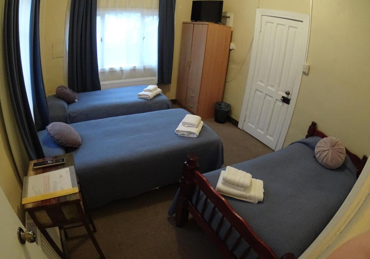 Hostal Y Cabanas Ainil Punta Arenas Bagian luar foto